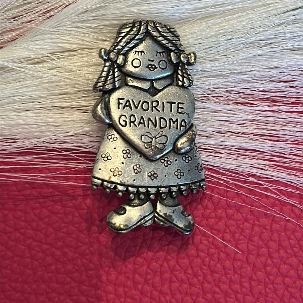 Favorite Grandma Pin